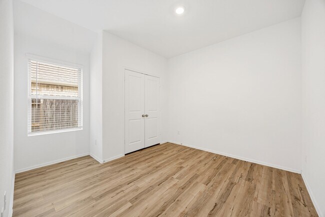 Building Photo - 3014 Wedgewood Cv Wy