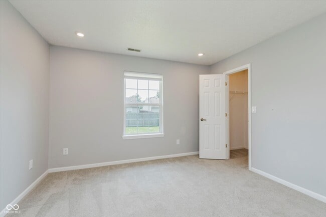 Building Photo - 9645 Claymore Dr