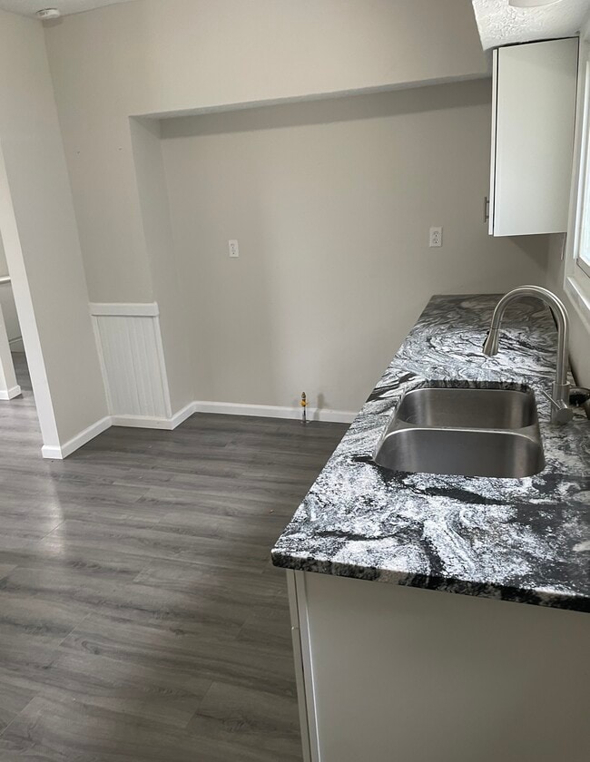 Building Photo - 37 Magnolia Ave