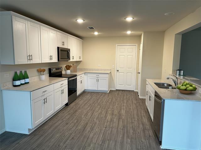 Building Photo - 320 Glenwick Ln