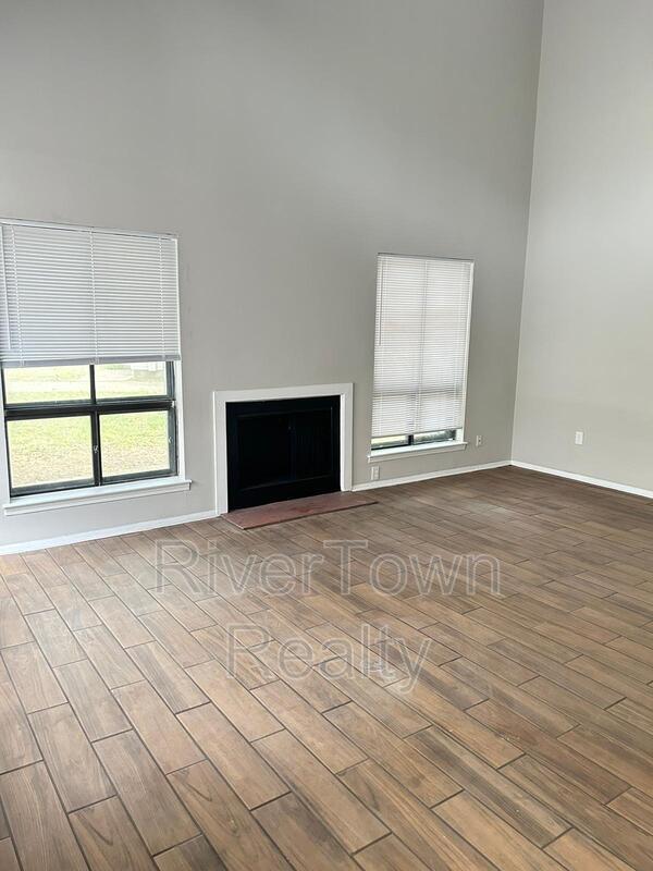 Building Photo - 3366 Fairbanks St