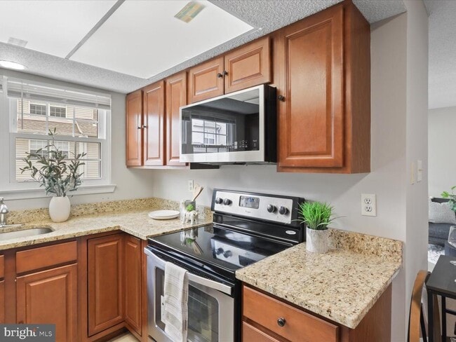 Building Photo - 12105 Green Leaf Ct