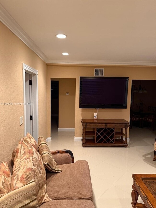 Building Photo - 830 NE 20th Ave