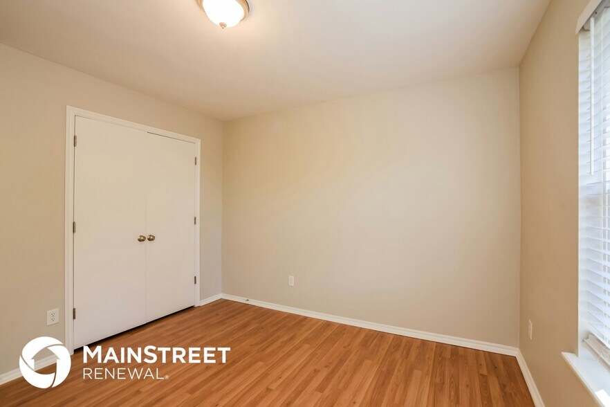 Building Photo - 2100 NE 4th St