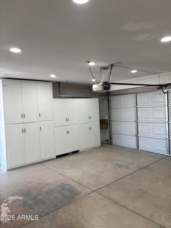 Building Photo - 10024 W Denham Dr