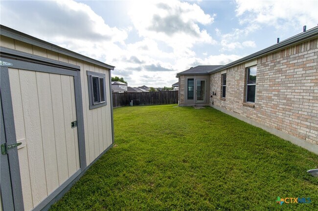 Building Photo - 2203 Love Rd