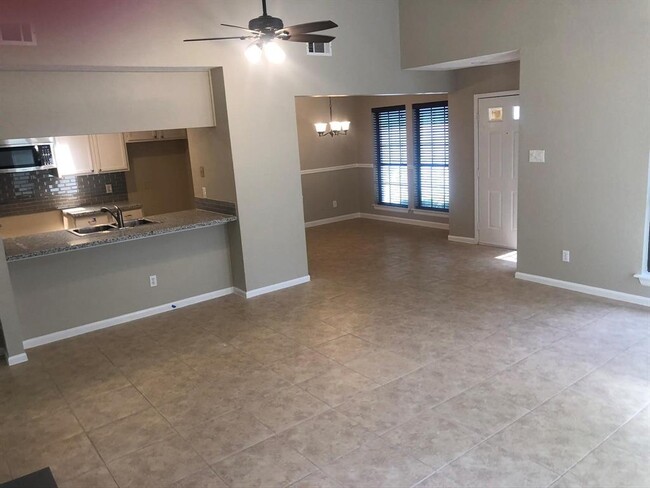 Building Photo - 16606 Saturn Ln