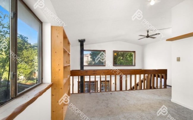 Building Photo - Spacious Home for Rent in Glenwood Springs – Great Location, No HOA!