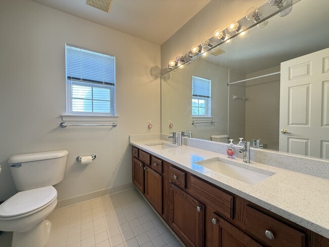 Building Photo - 4875 S Ridgeside Cir