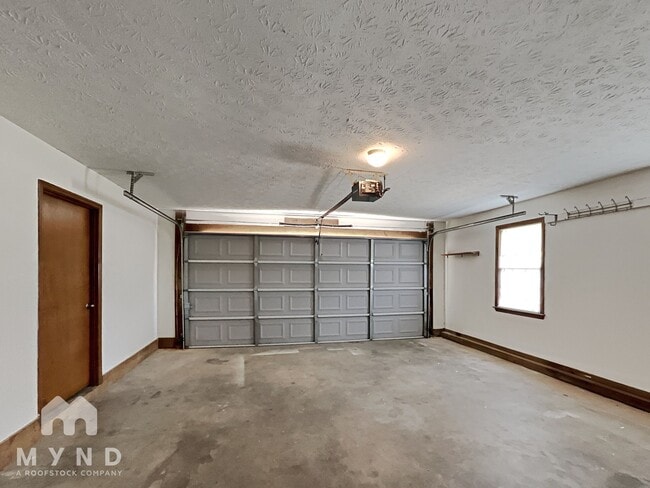Building Photo - 608 Creekwood Ct SE