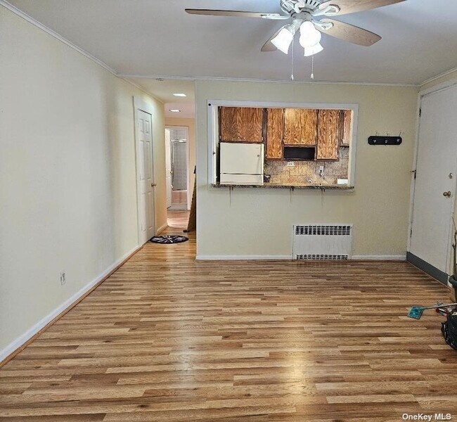 Building Photo - 560 E Broadway