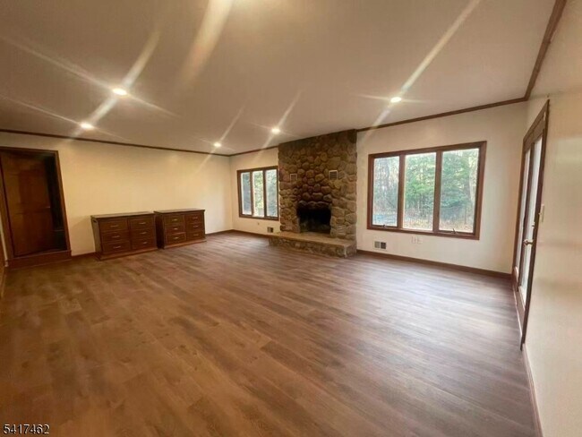 Building Photo - 306 Pleasant Valley Rd