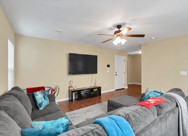 Building Photo - 220 Wainwright Dr