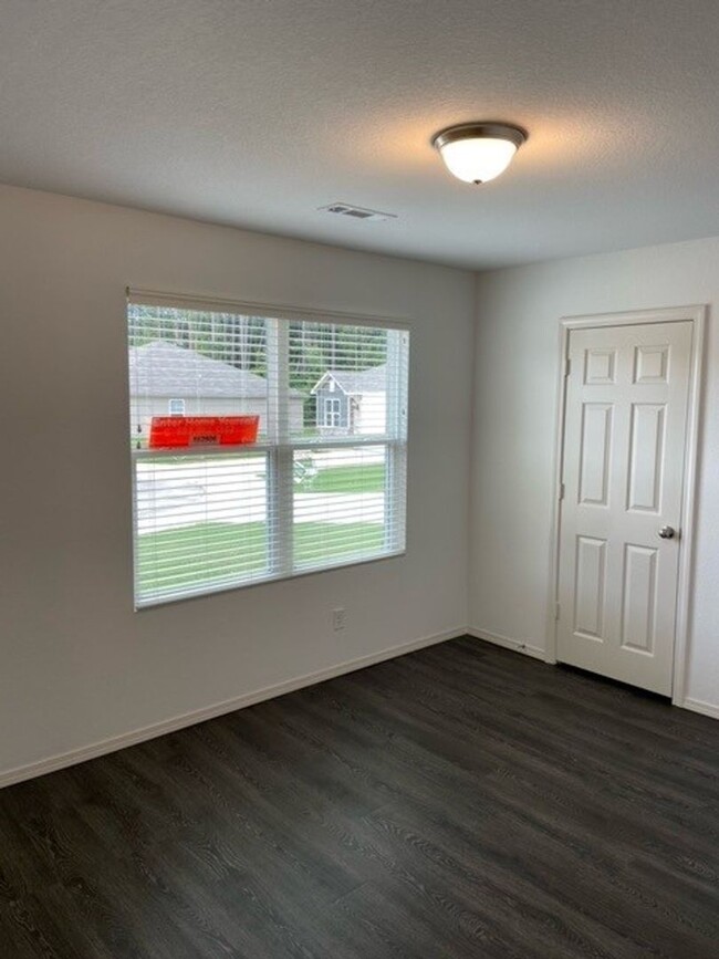 Building Photo - New Year's Promotion! Three Bedroom | Two ...