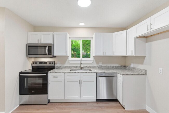 Building Photo - 2744 N Pierce Ave