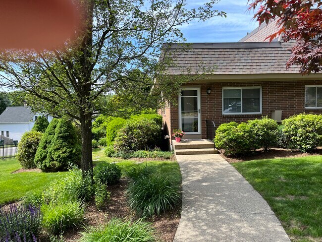 Primary Photo - 1 Walcott Valley Dr