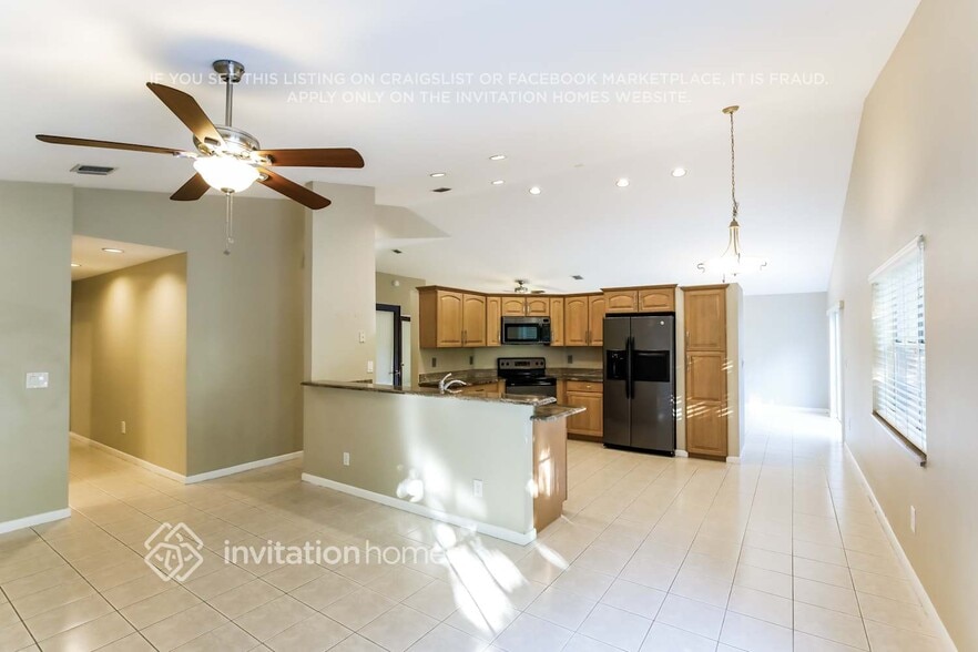 Building Photo - 16270 La Costa Dr