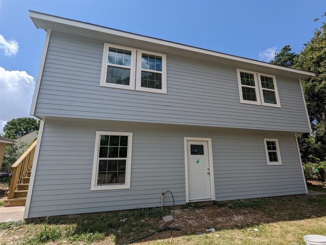 Building Photo - 6914 Gonzales St