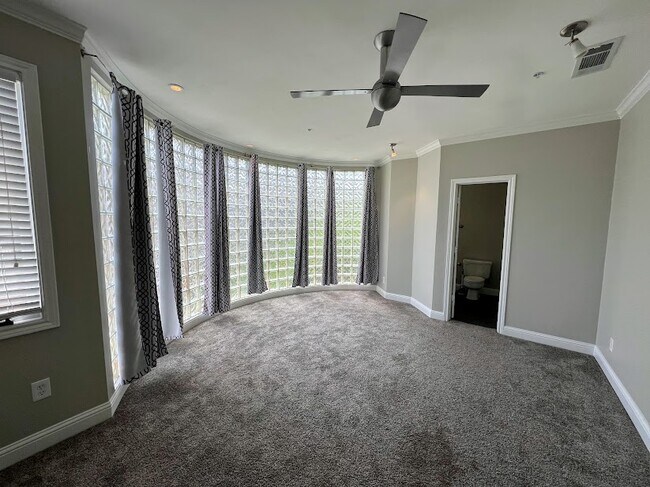 Building Photo - 4040 Avondale Ave