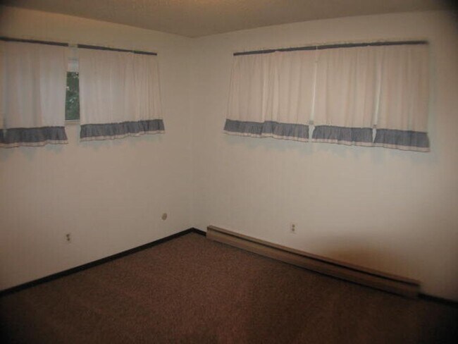 Building Photo - Move in SPECAIL,  1/2 off First Full Months Rent. ALL PROSPECTIVE TENANTS MUST SUBMIT A $58 NON-R...