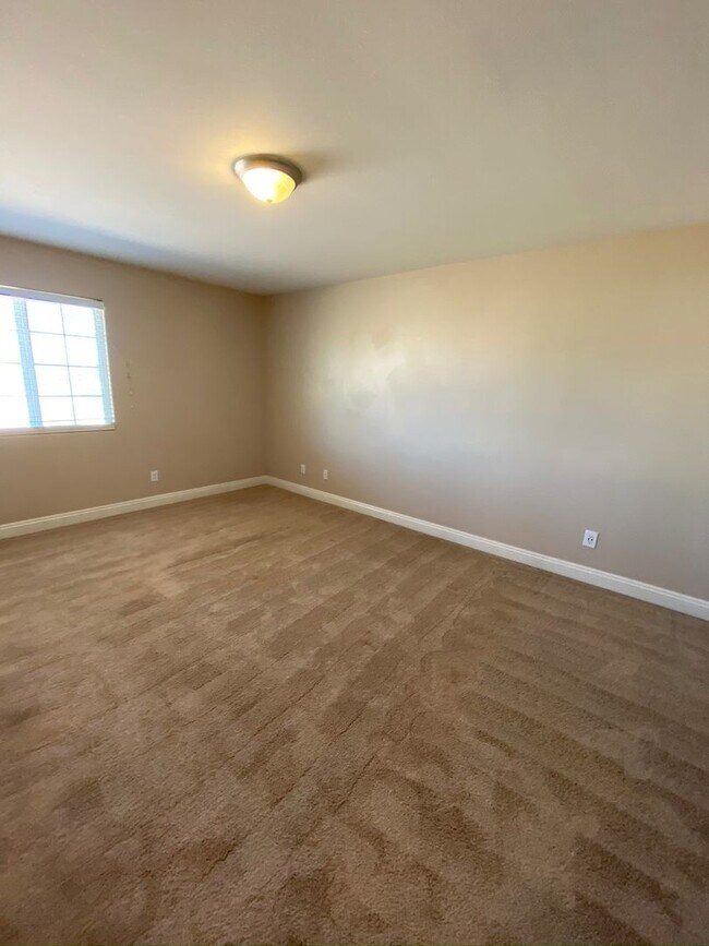 Building Photo - 5553 Baileya Ave