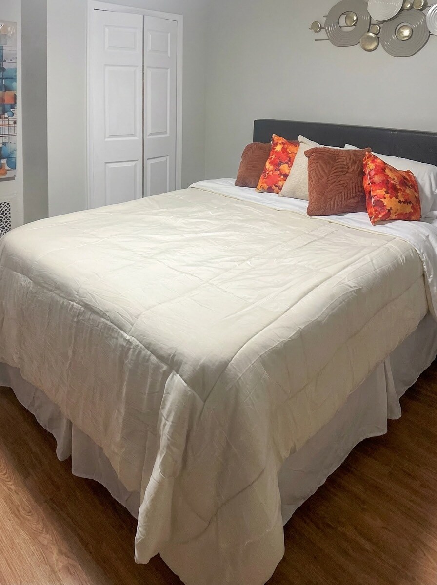 Building Photo - 4911 W Girard Ave