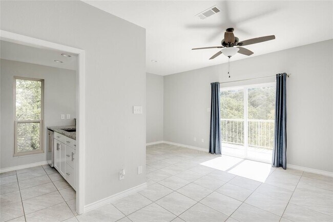 Building Photo - 801 Grassy Knoll