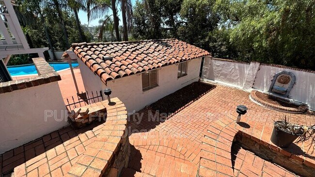Building Photo - 2108 Alta Vista Dr