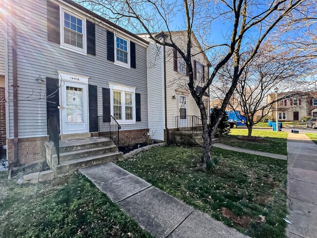 Building Photo - Sunny And Delightful 3 Bed 2.5 Bath Interior Townhome In Refreshing Newgate