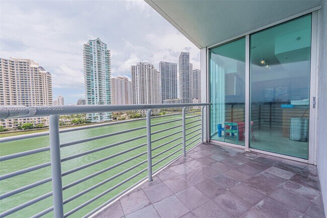 Building Photo - 335 S Biscayne Blvd