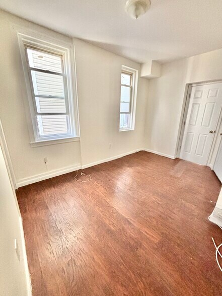 Building Photo - 1025 Mount Vernon St