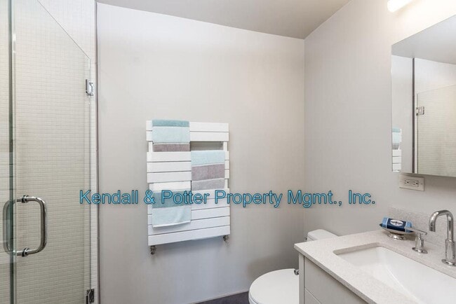 Building Photo - Sunny Paradise located in the Heart of Capitola!