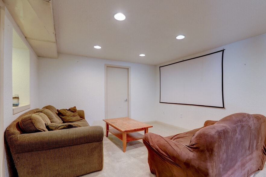 Building Photo - 3301 Kearney St