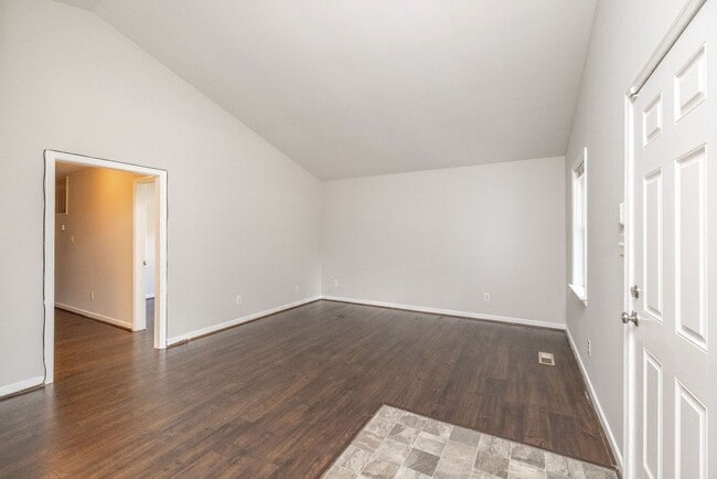 Building Photo - Spacious home in Hopewell