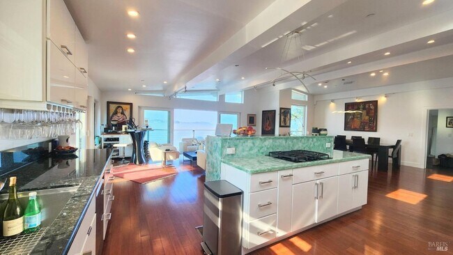 Building Photo - 5148 Paradise Dr