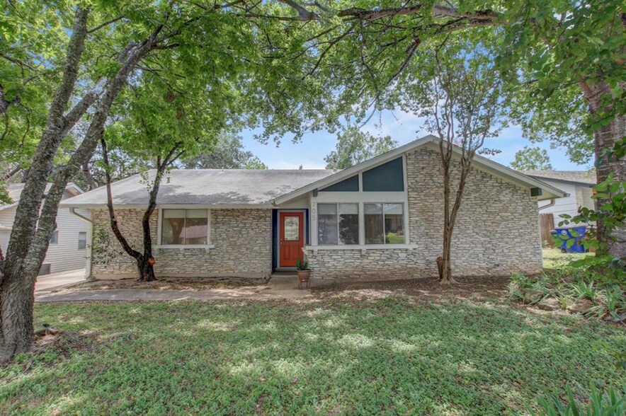 Primary Photo - 705 Huntingdon Pl