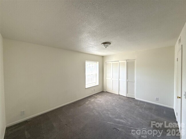 Building Photo - 2612 Park Rd
