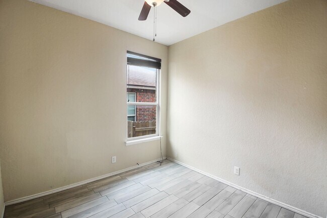 Building Photo - 3 Bedroom/2 Bath Alamo Ranch Subdivision