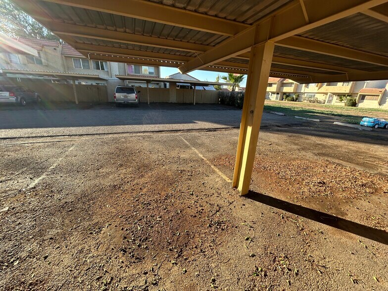 Building Photo - 4740 W Rose Ln