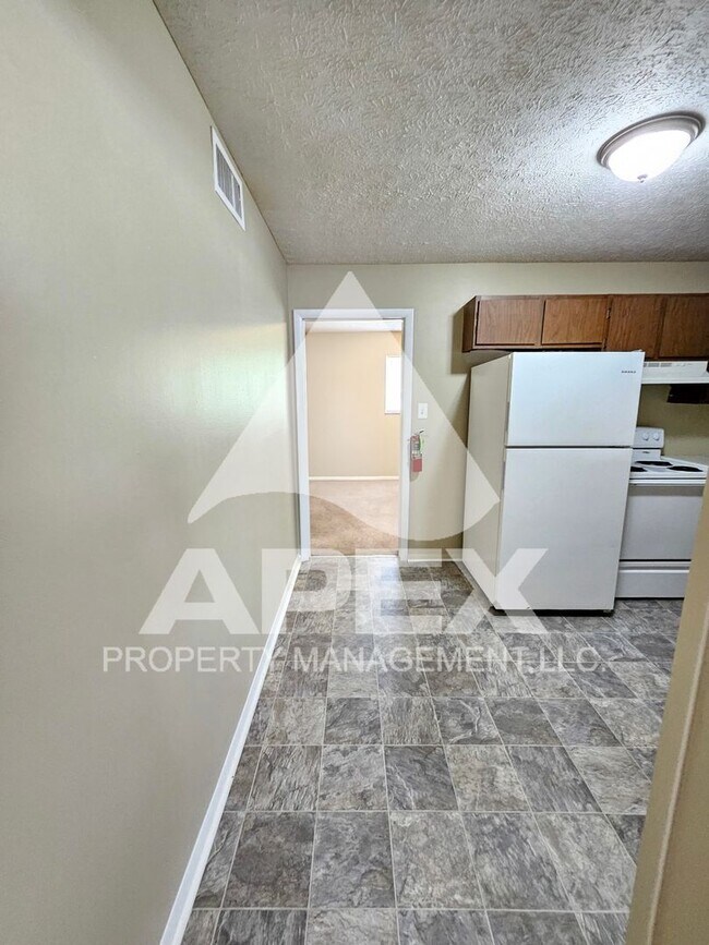 Building Photo - Spacious 1 Bd - 1Ba Apartment in North Kno...