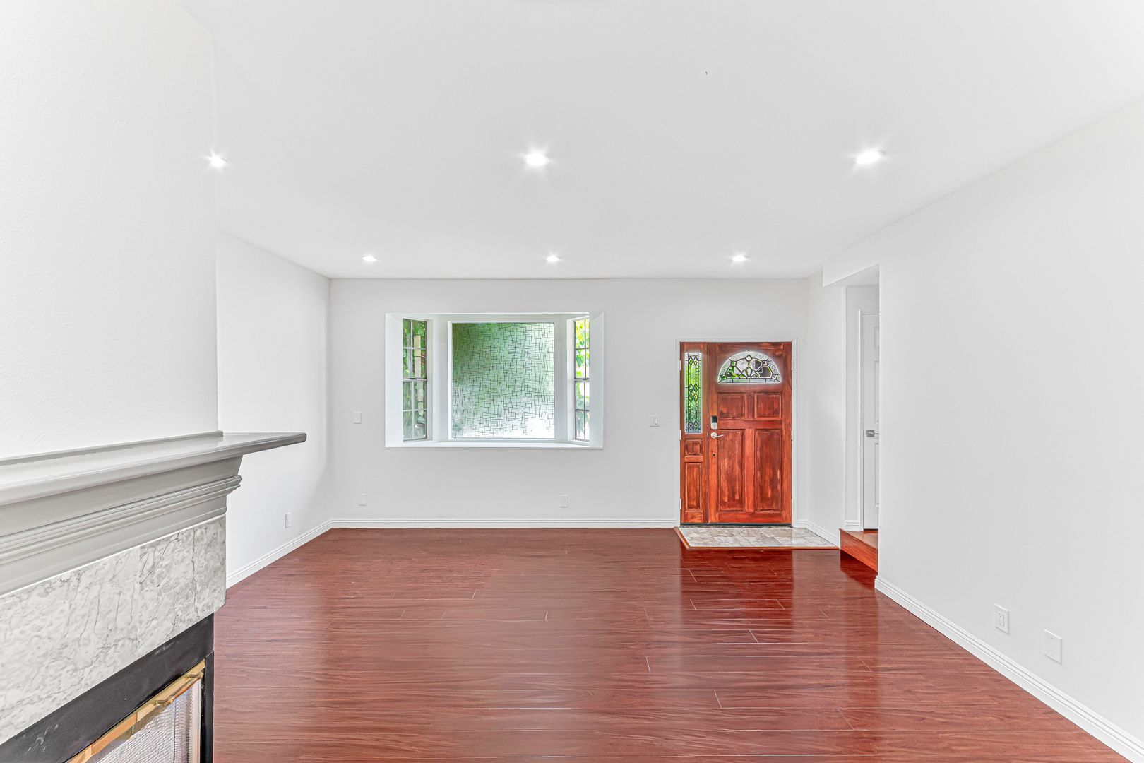 Building Photo - 402 California St