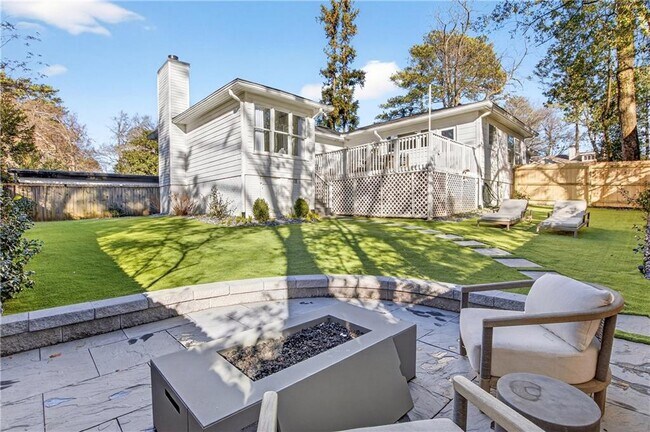 Building Photo - 2226 Melante Dr NE