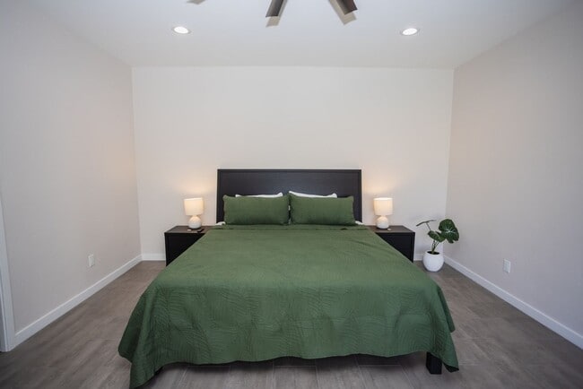 Building Photo - VR - 881 Pueblo Dr