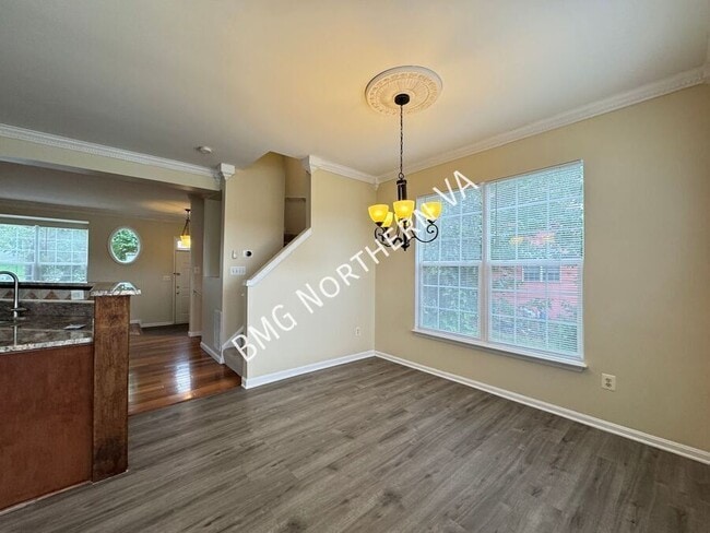 Building Photo - 10230 Magnolia Grove Dr