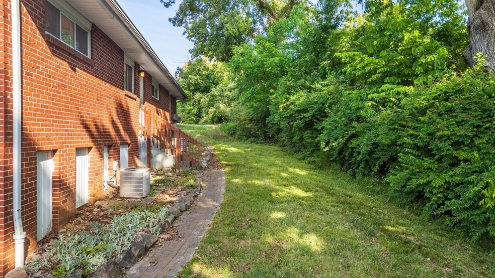 Building Photo - 301 Wygoda Cir