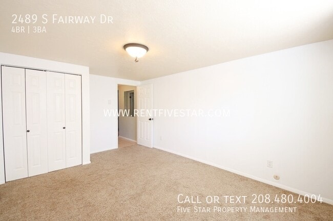 Building Photo - 2489 S Fairway Dr