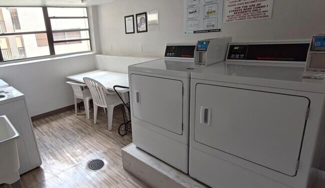 Building Photo - 2312 S Cypress Bend Dr