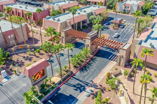 Building Photo - Gorgeous 1Bed/1Bath Condo located in The B...