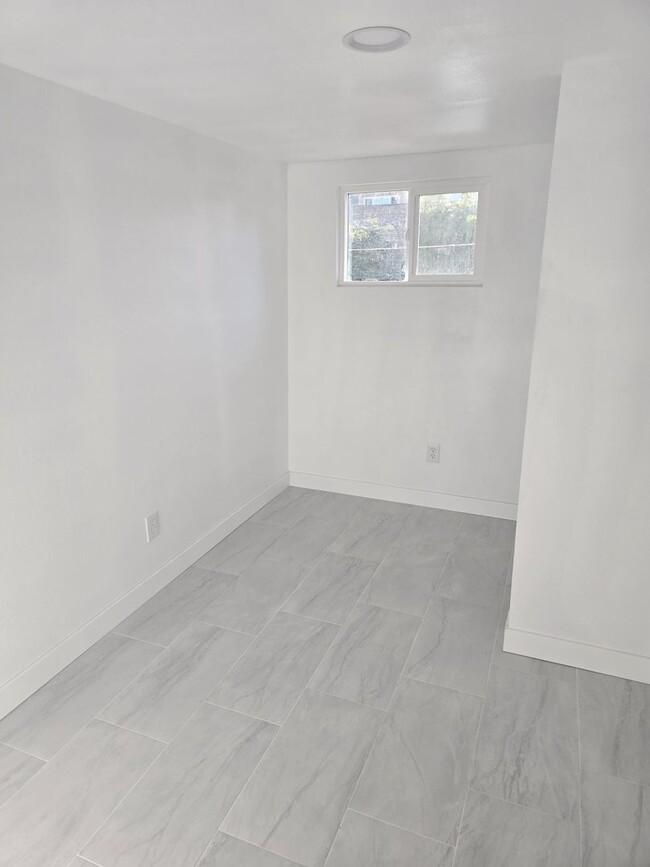 Building Photo - Room Rental in Westminster