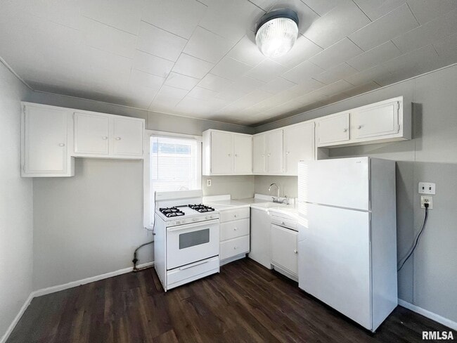 Building Photo - 1411 E Crestwood Dr